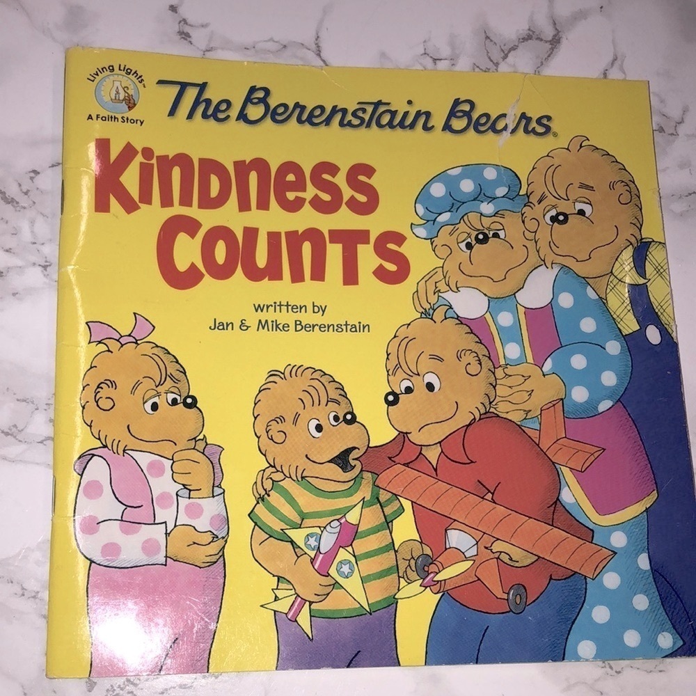 Berenstain Bears kindness counts kids book - Picture 2 of 8